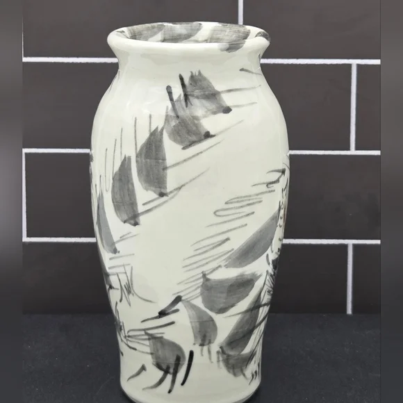 Graffiti Style Studio Pottery Vase Cat Design - Picture 5 of 7